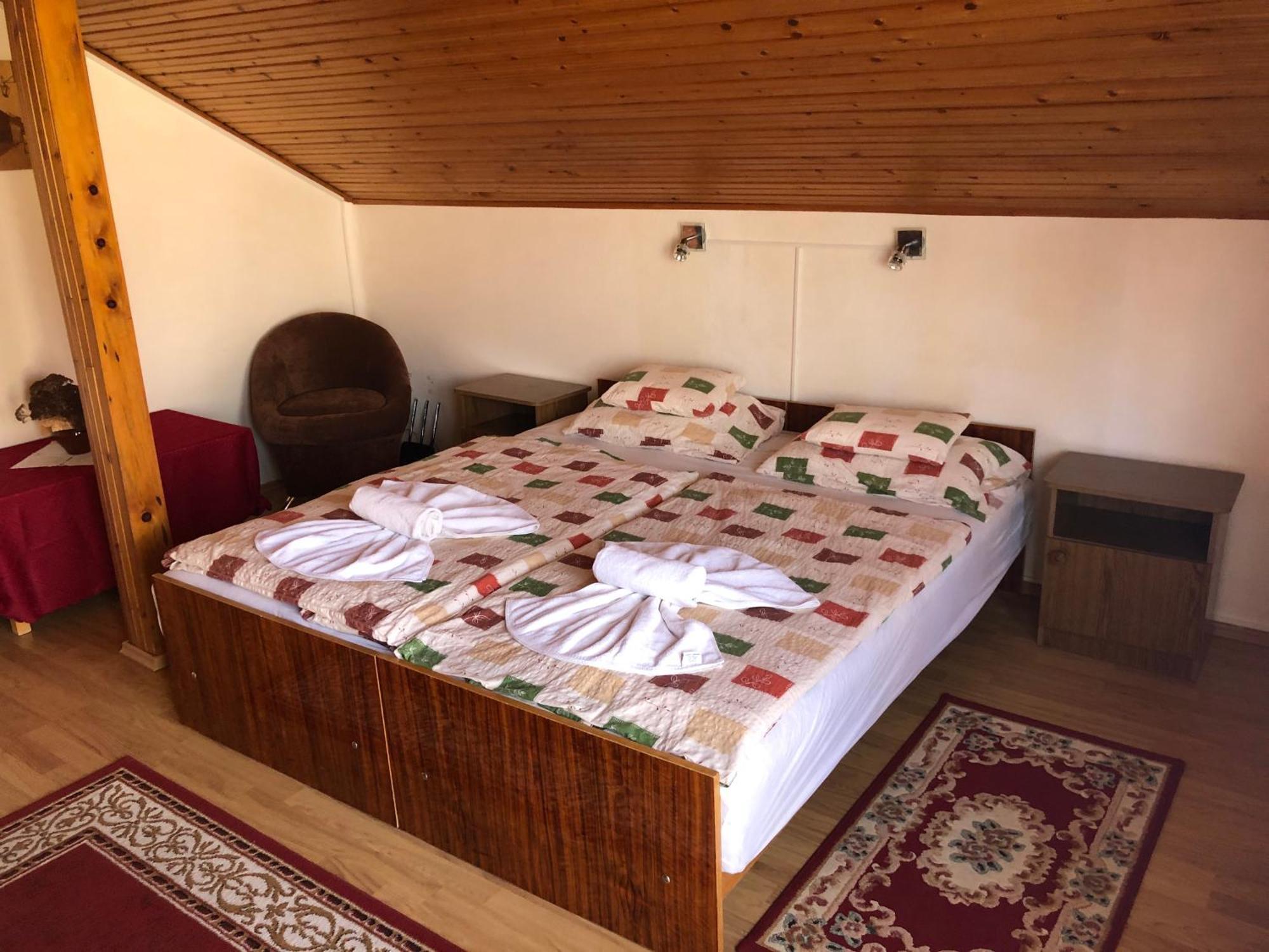 Elena Villa Heviz Luaran gambar