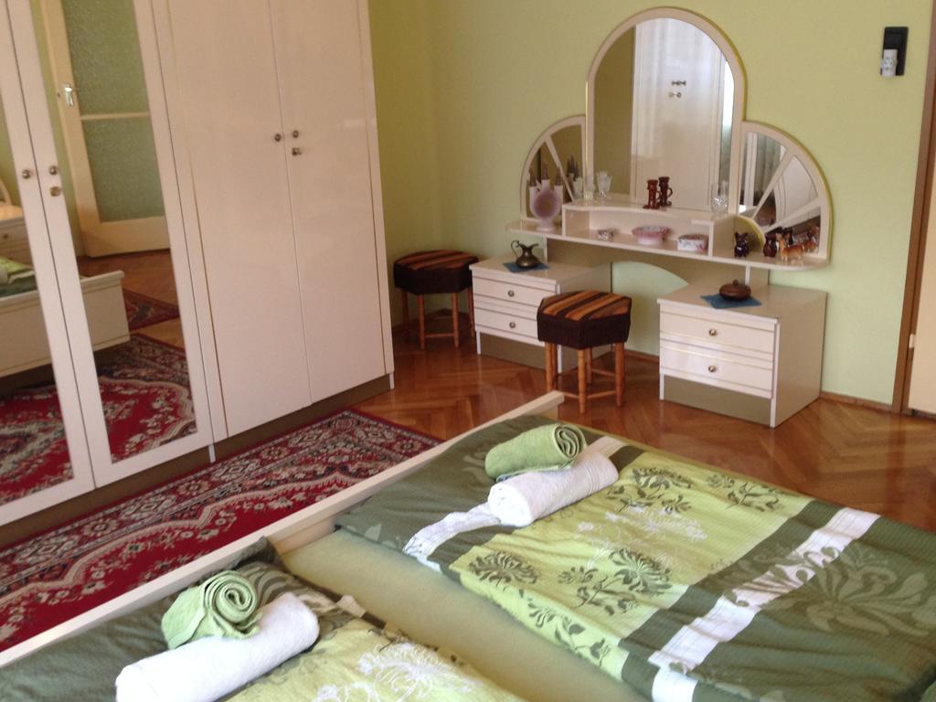 Elena Villa Heviz Luaran gambar