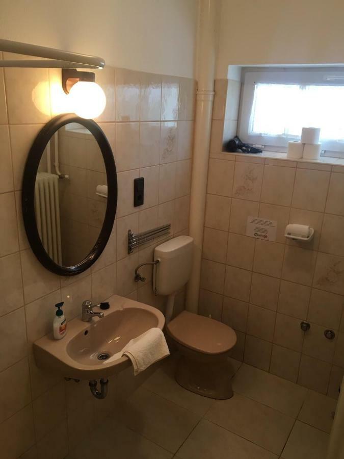 Elena Villa Heviz Luaran gambar