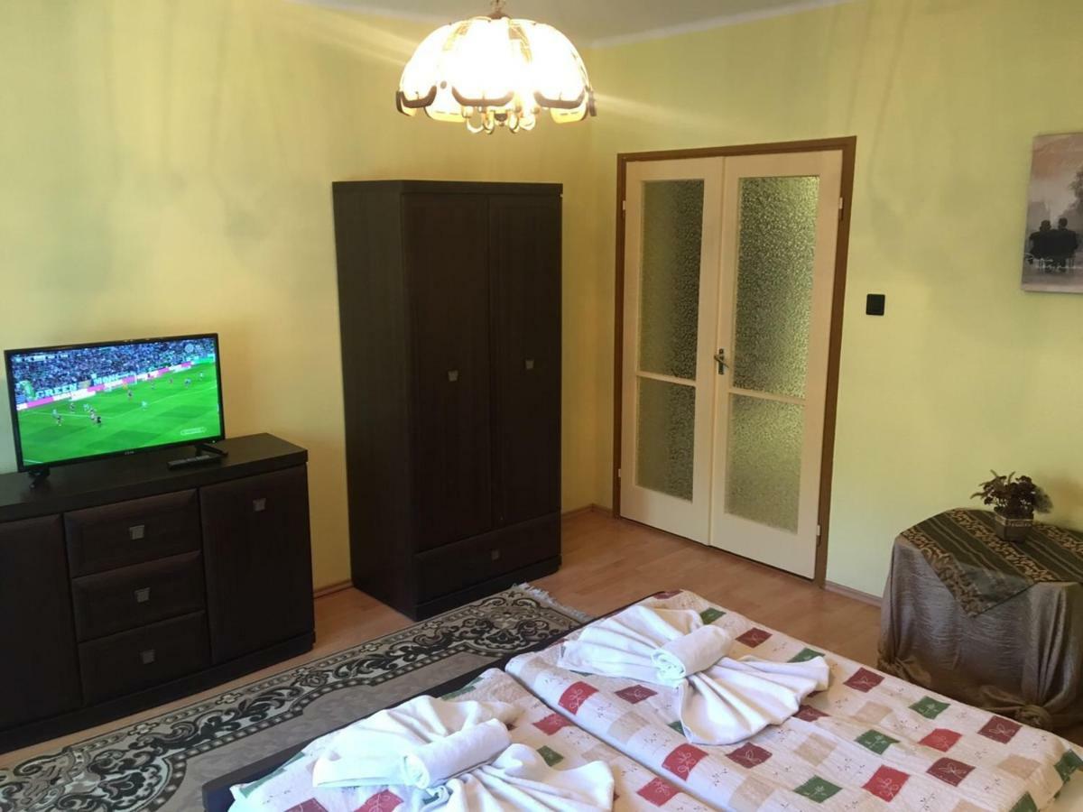 Elena Villa Heviz Luaran gambar