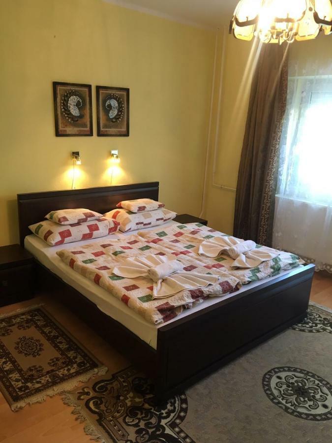 Elena Villa Heviz Luaran gambar